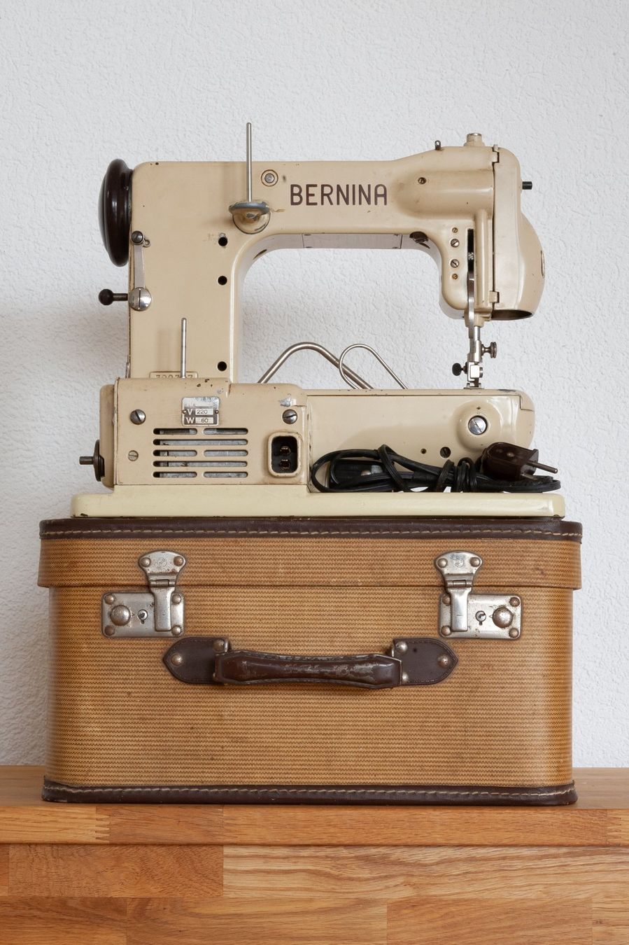 Bernina Macchine da cucire: Antike Bernina Nähmaschine – Usato da Enney venduto da pvonlant