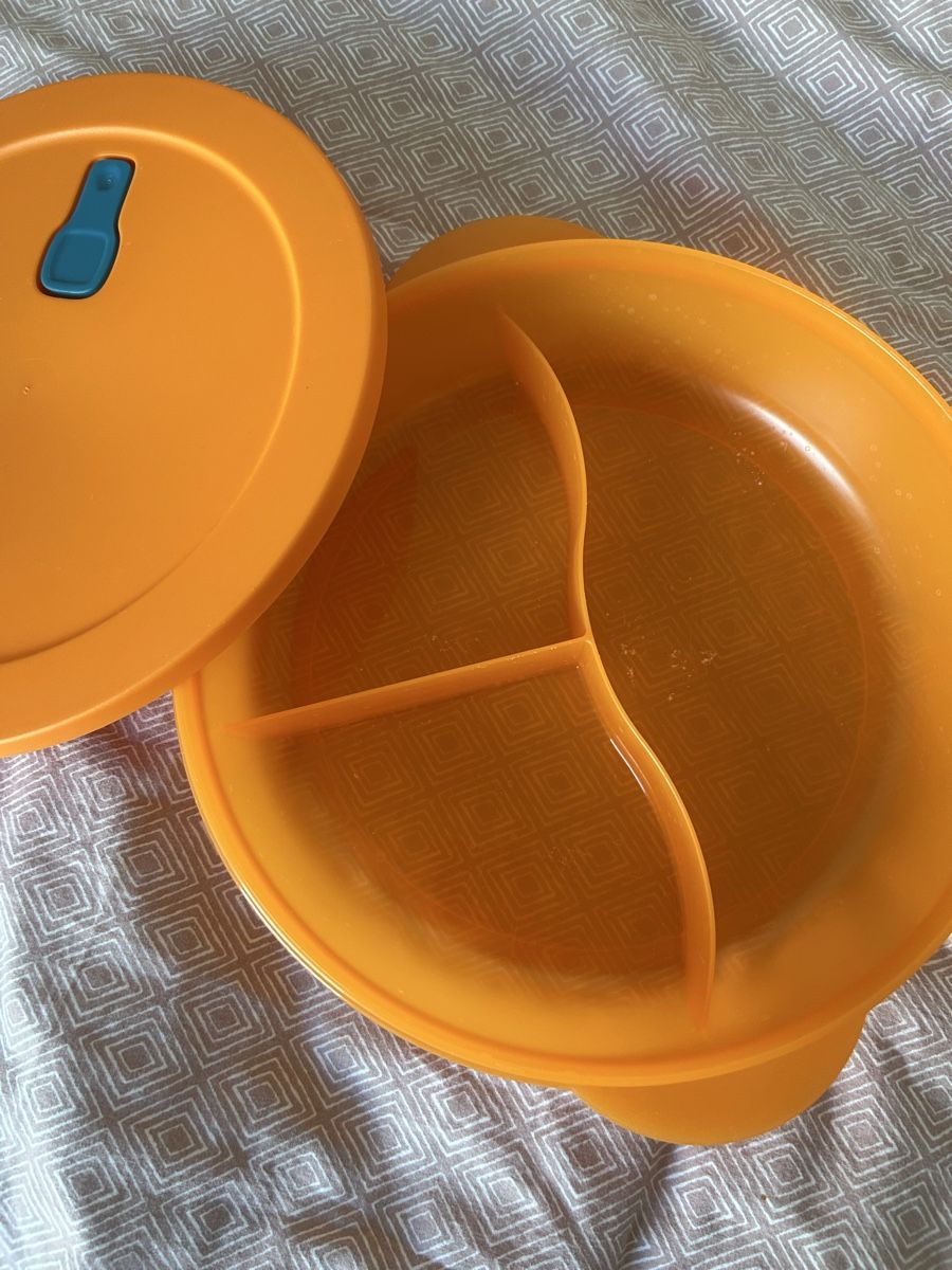 Tupperware Piatti: Tupperware Teller Kinderteller orange mit Deckel Verschluss – Usato da Wädenswil venduto da moni_zh 1