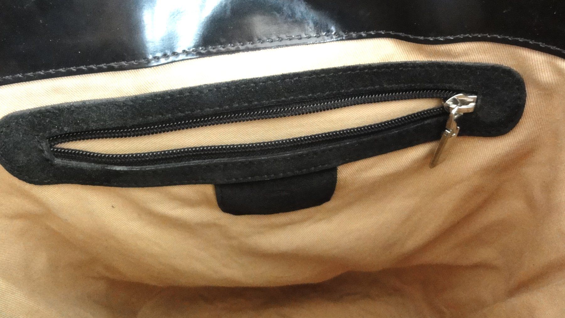 Borse da donna: Echtleder-Tasche schwarz, mit buntem Seidenschal – Usato da Samedan venduto da chickenrun01 5