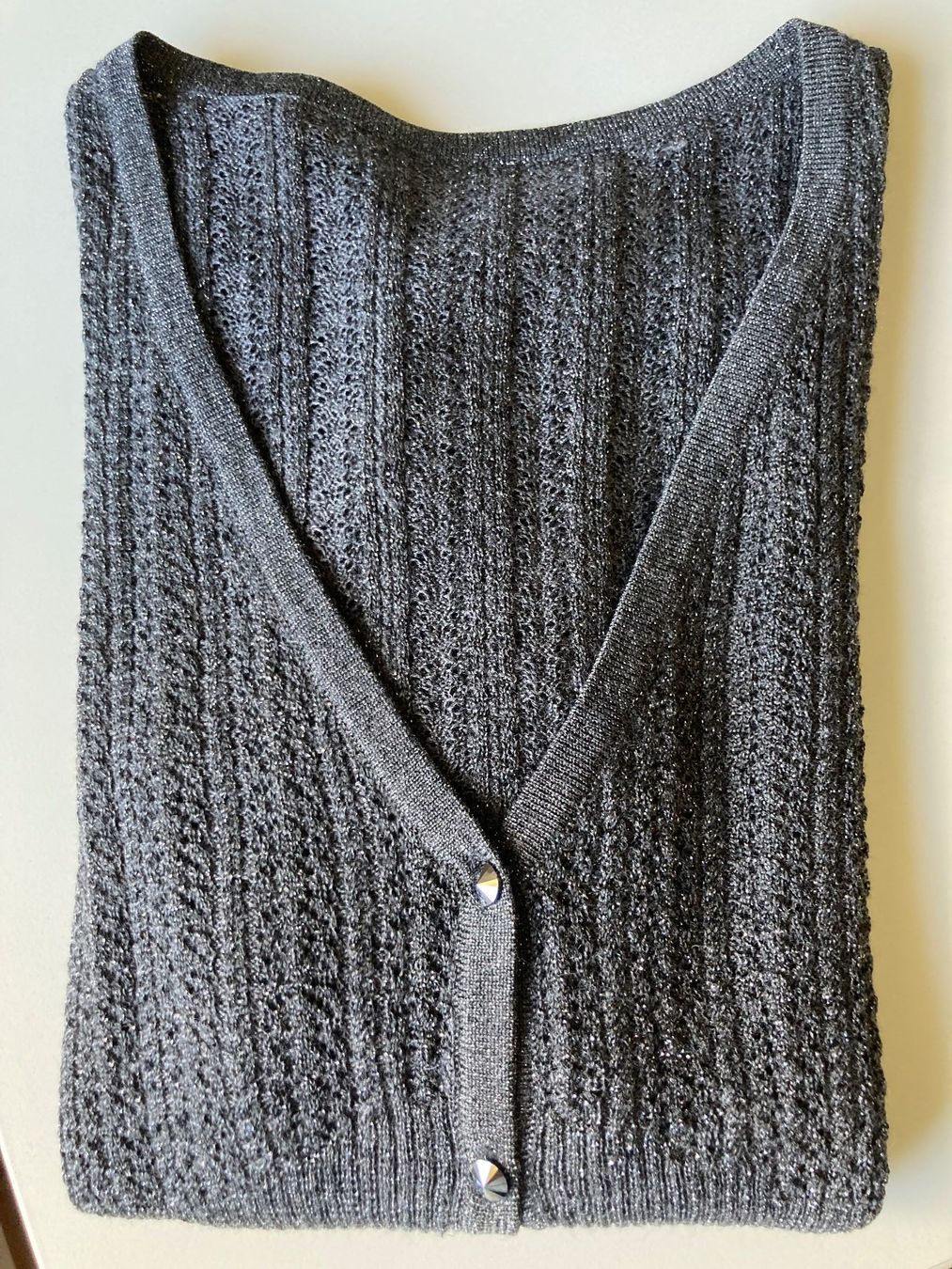 Giacche: Leichte Strickjacke mit Lurex, Gr. 36-38 – Usato da Samedan venduto da chickenrun01 2