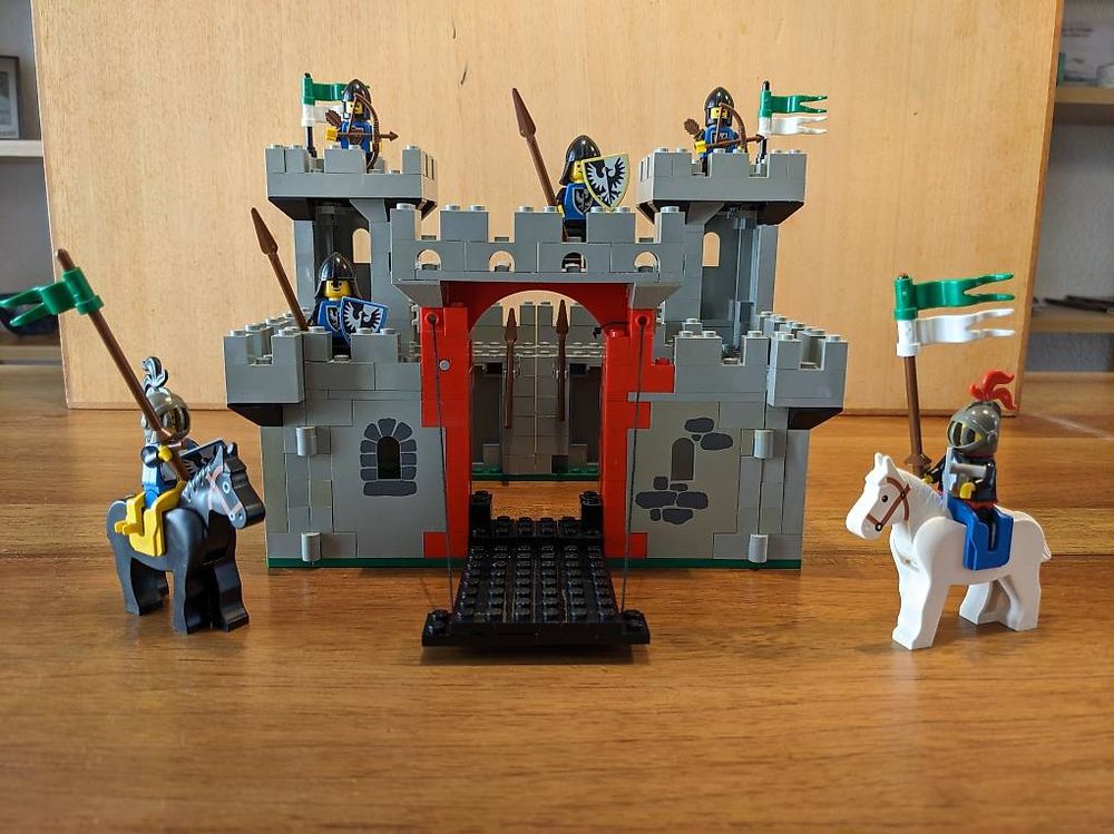 graue-lego-burg-6073-gebraucht-in-nidau-f-r-chf-140-mit-lieferung