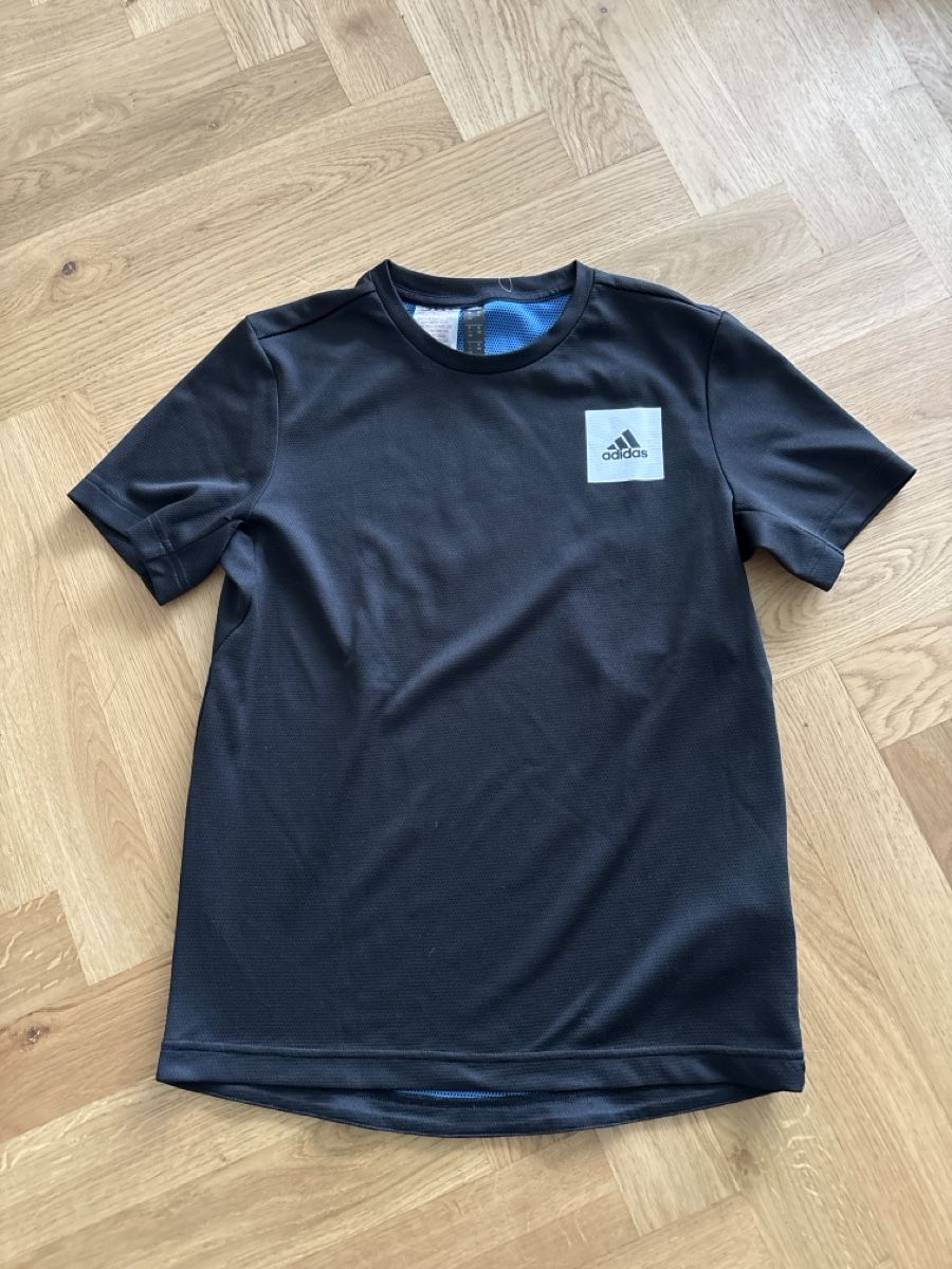 Adidas Camicie, T-shirt & Polo: Adidas, Sportshirt, Grösse 152 – Usato da Wohlen AG venduto da Michi761