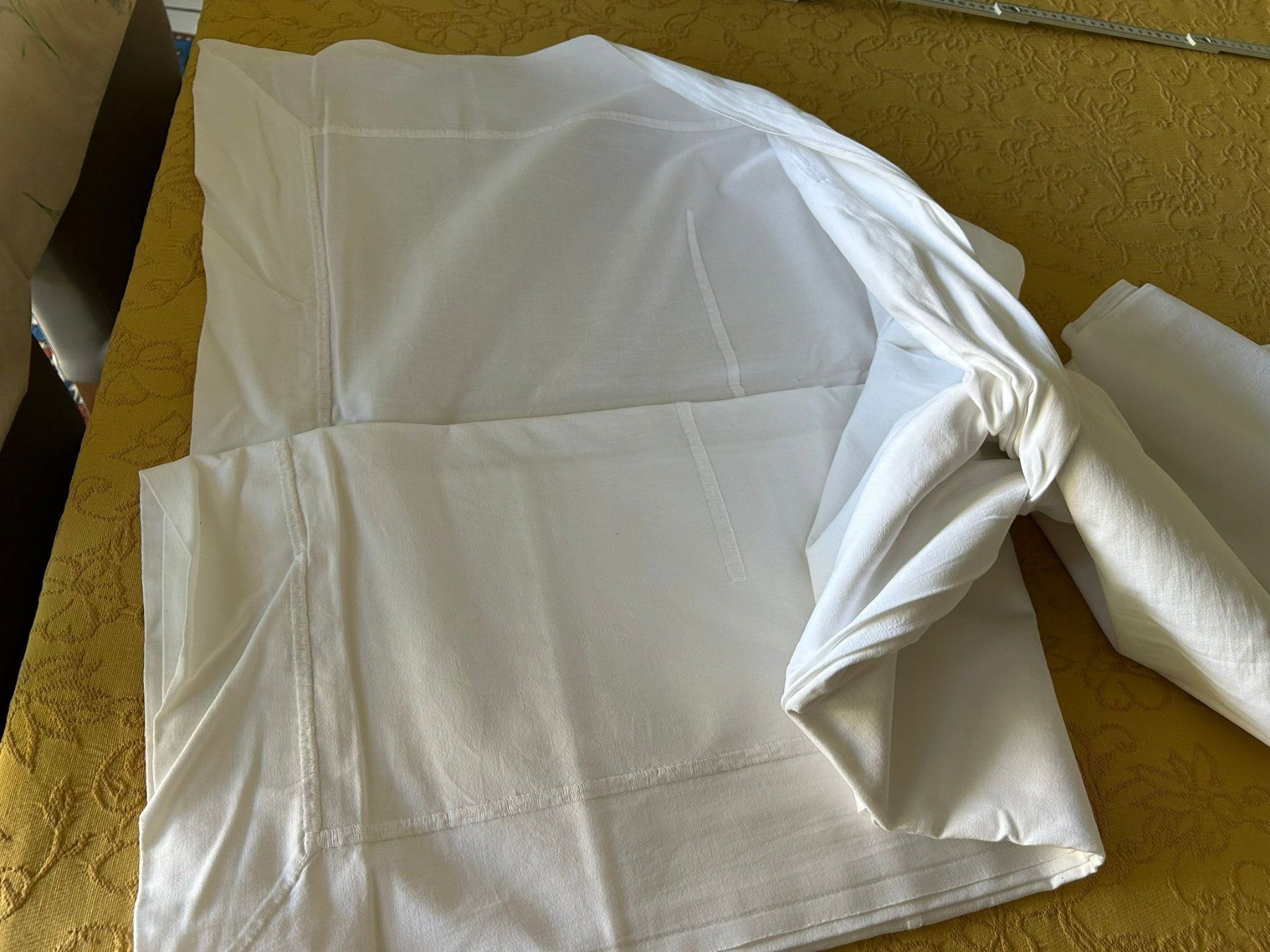 Biancheria da letto: Lenzuolo bianco 256x260cm – Usato da Melano venduto da H-Sara