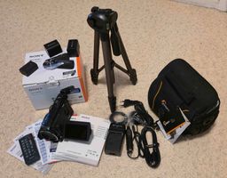 Sony Camcorder HDR-PJ810E mit Beamer (integriert) + Stativ