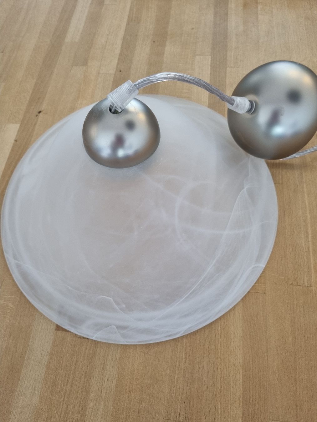 Lampadari & plafoniere: Moderner Kronleuchter mit weißem Glas. – Usato da Basel venduto da ste_2lg2 2