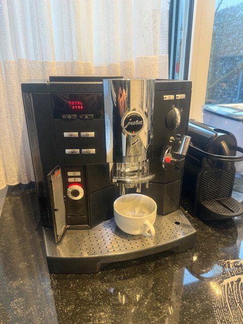 Jura Kaffeemaschinen & Espressomaschinen: JURA IMPRESSA 801 – Gebraucht aus Horgen von Zsgg 3