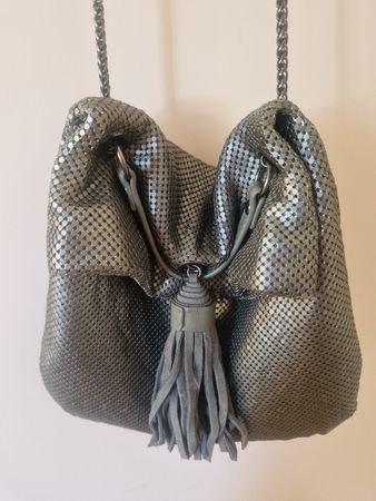 Sac à main argenté avec franges