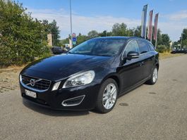 Volvo V60 T4 Summum (Vollausstattung) frisch ab MFK 08.2026