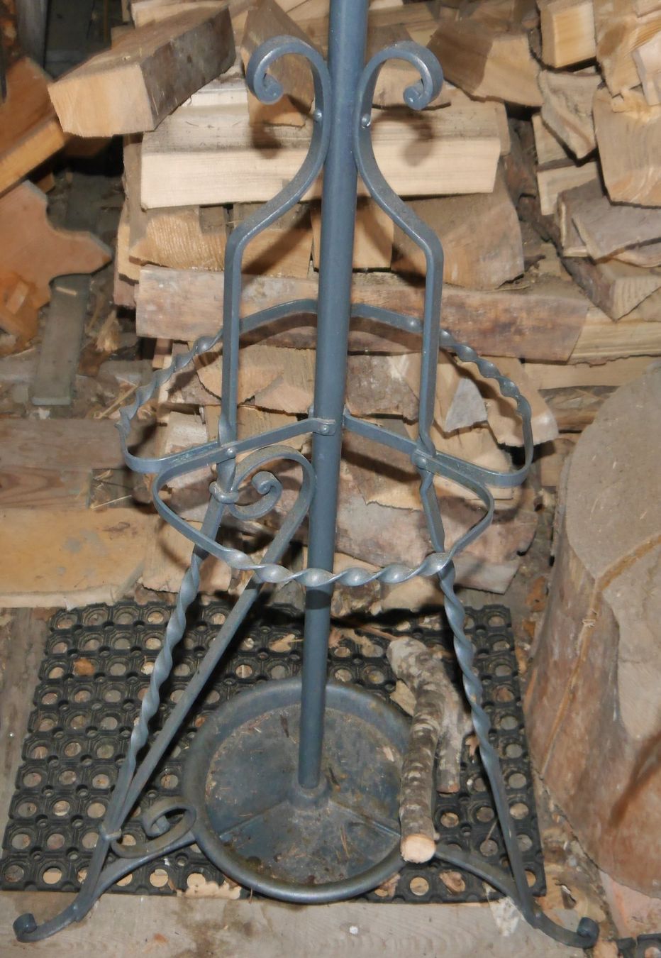 Guardaroba: Antike Beizengarderobe aus Eisen – Usato da Riein venduto da Trolleytroll 2