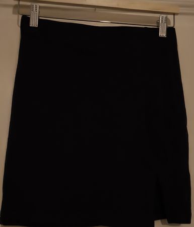 Schwarzer Minirock mit Schlitz, Grösse S/M ideal für Sommer!