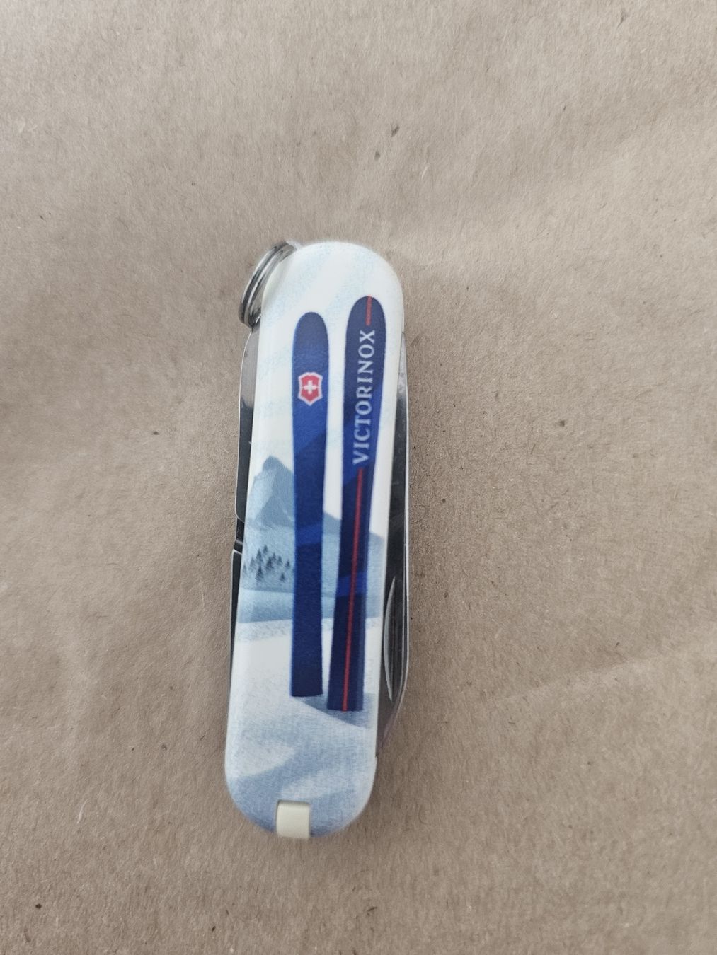 Victorinox Coltelli tascabile: vixtorinox classic limited edition 2020 "ski race" – Nuovo e nell'imballaggio originale da Novazzano venduto da Ruzzina 1