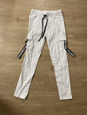 Weisse Sommerhose im Cargo-Stil, Gr. S, neuwertig!