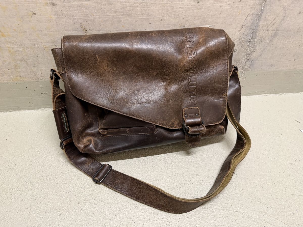 Aunts & Uncles Taschen: Leder Laptoptasche – Gebraucht aus Zürich von jon_8nhk