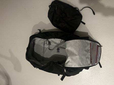 Reiserucksack Deuter schwarz neuwertiger Zustand