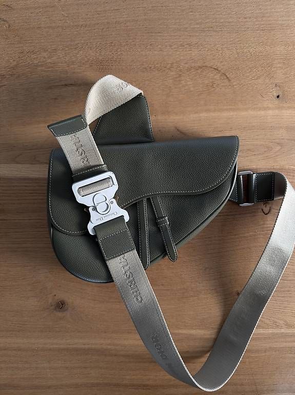 Dior Borse: Dior Saddle Bag in Olivgrün – Usato da Richterswil venduto da ski_7ffp 1