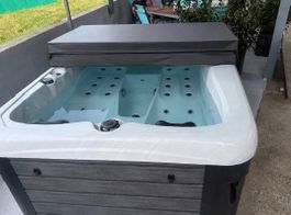 Jacuzzi spa extérieur 3 places état comme neuf