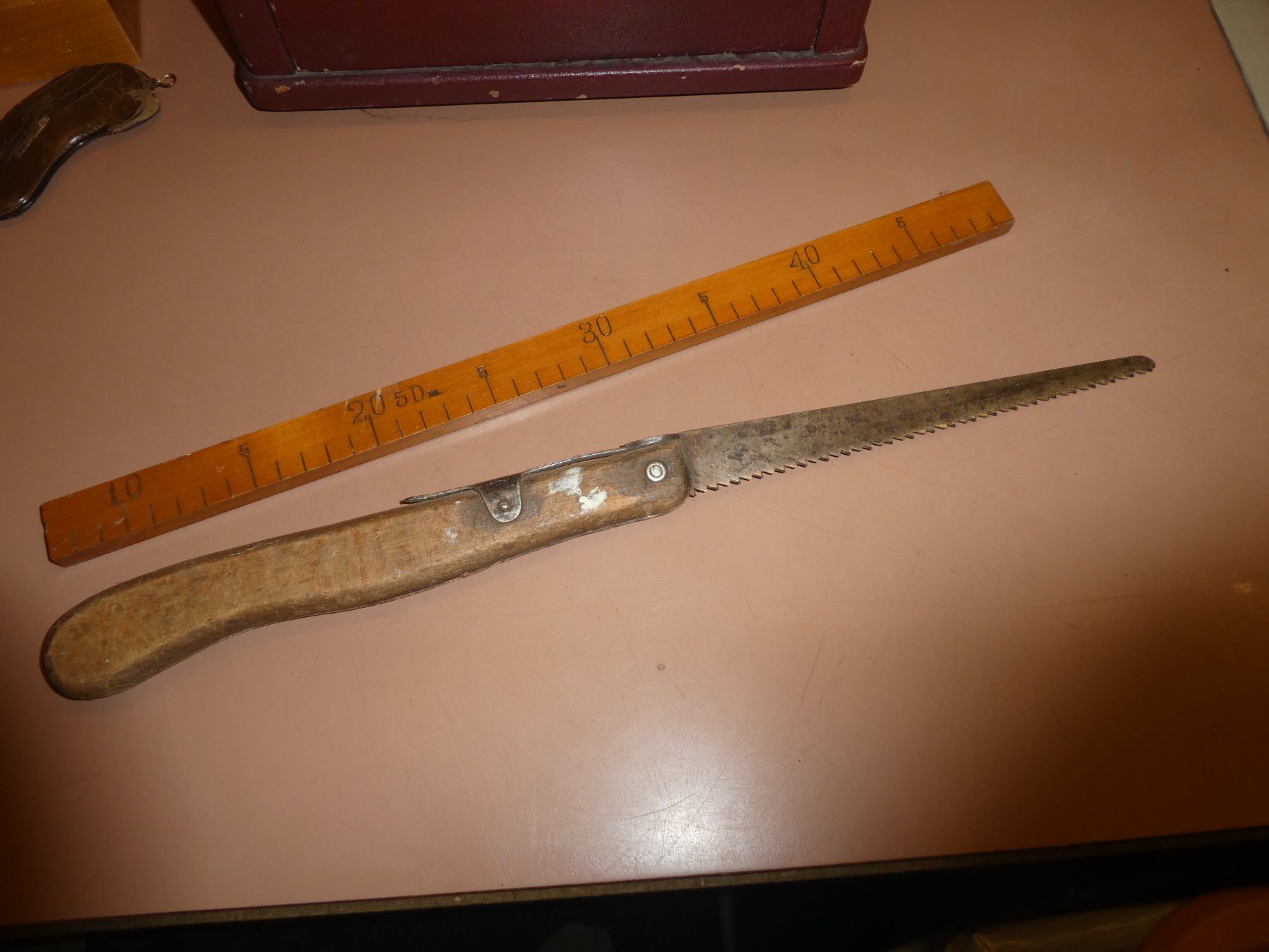 Alle Werkzeuge: Klappsäge antik Holzgriff gebraucht plus Messstab – Gebraucht aus Chur von Diversico2010 1