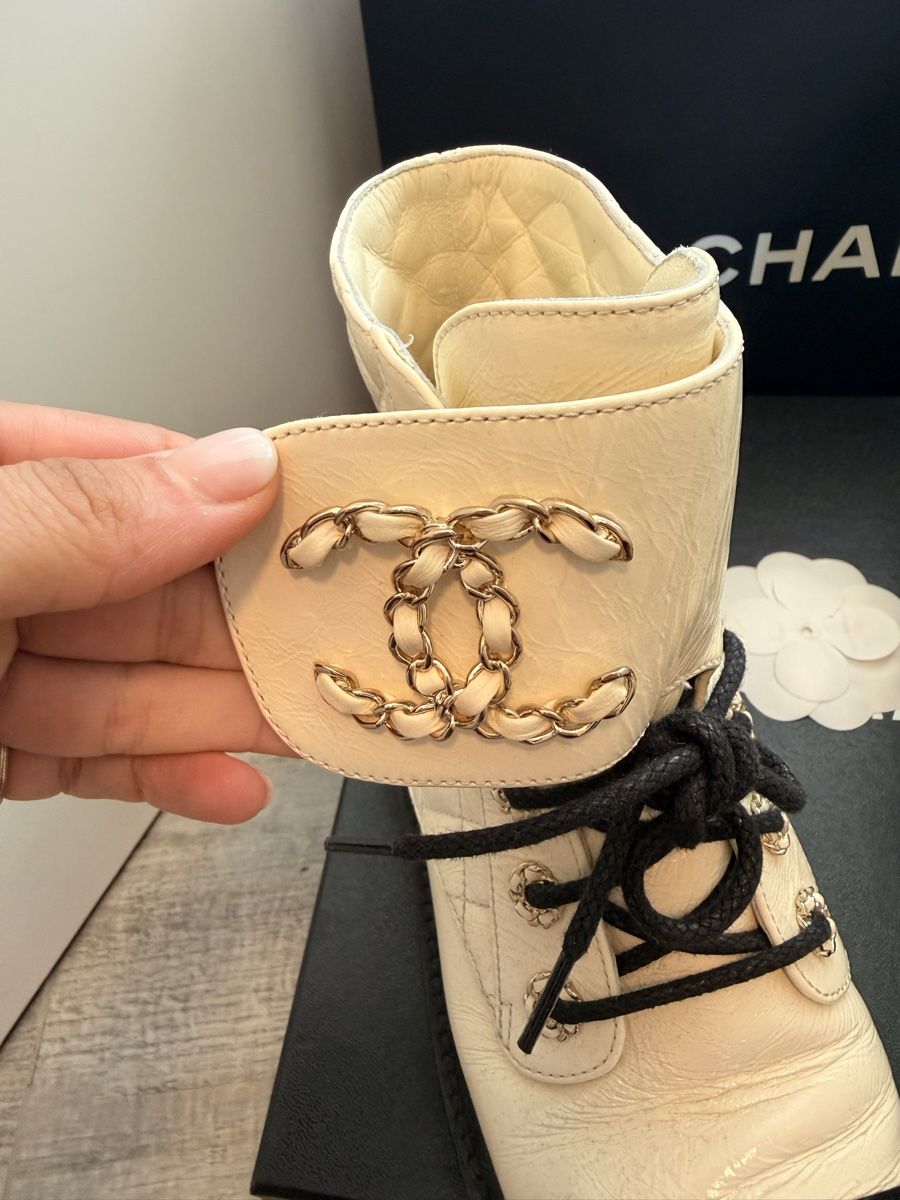 Chanel Chaussures femmes: Chanel Stiefelette  – D'occasion à Pratteln par Samantha... 6