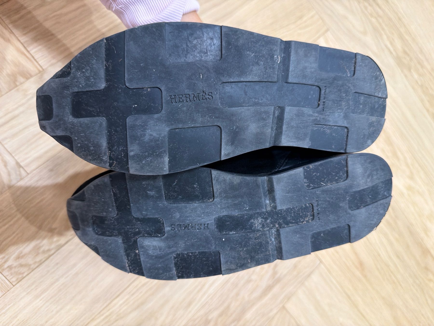 Hermès Damenschuhe: Hermes Wildleder Schwarz Grösse 37 – Gebraucht aus Roggwil TG von est_r5x7 5