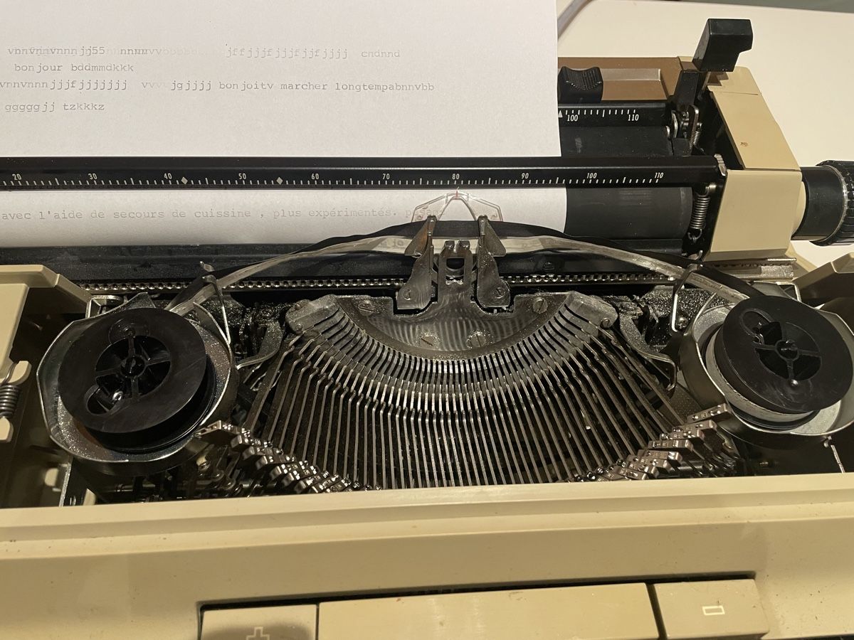 Macchine da scrivere: Machine à écrire électrique Smith Corona vintage – Usato da Vallorbe venduto da gtornado80 3