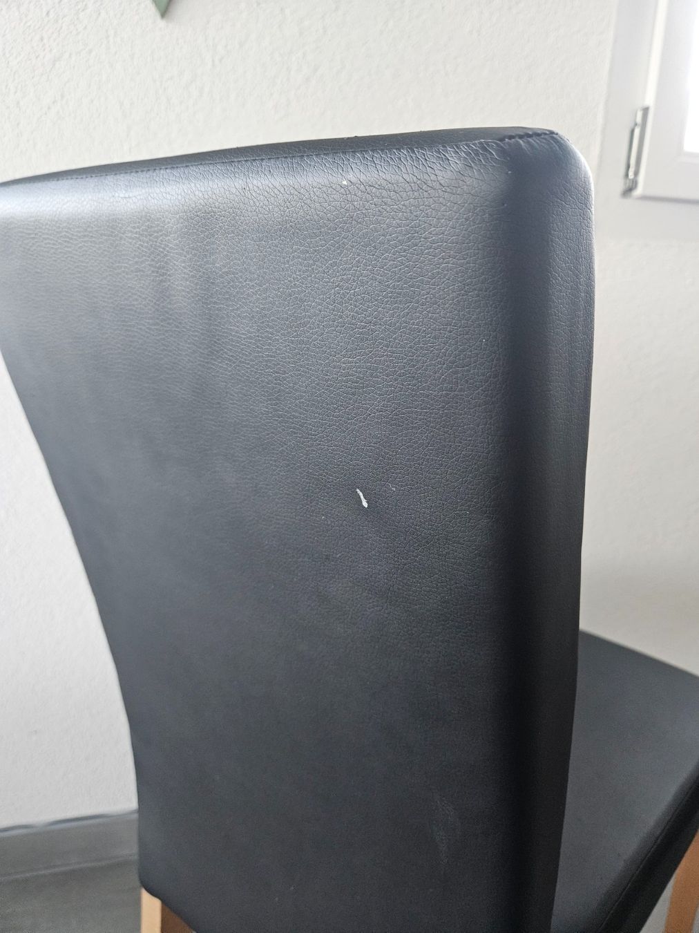 Conforama Sedie: chaises salon simili-cuir noir – Usato da Villaz-St-Pierre venduto da 2qu_7dg8 3