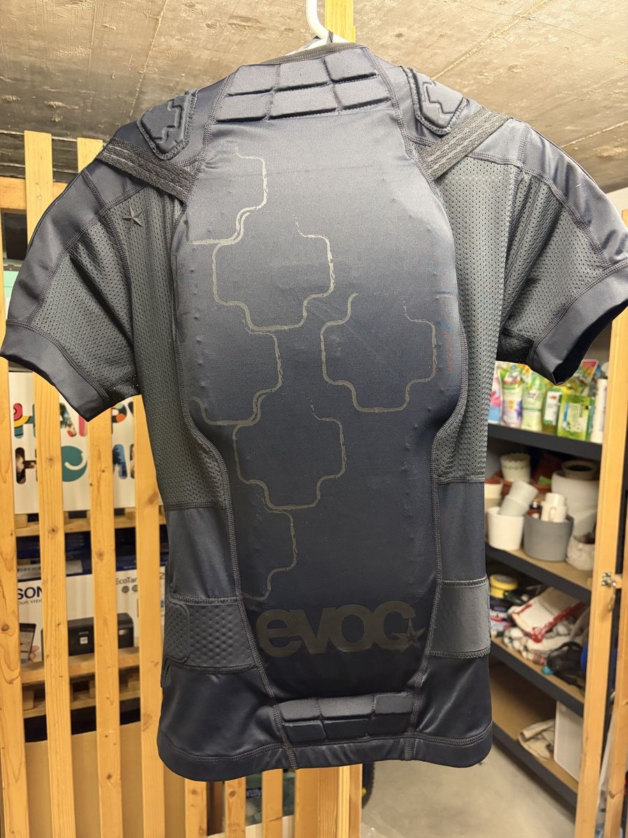 Evoc Protezioni & Imbottiture: Evoc Protector Jacket Pro Protektorweste Gr L Unisex – Usato da Niederrohrdorf venduto da k.schaffner 1