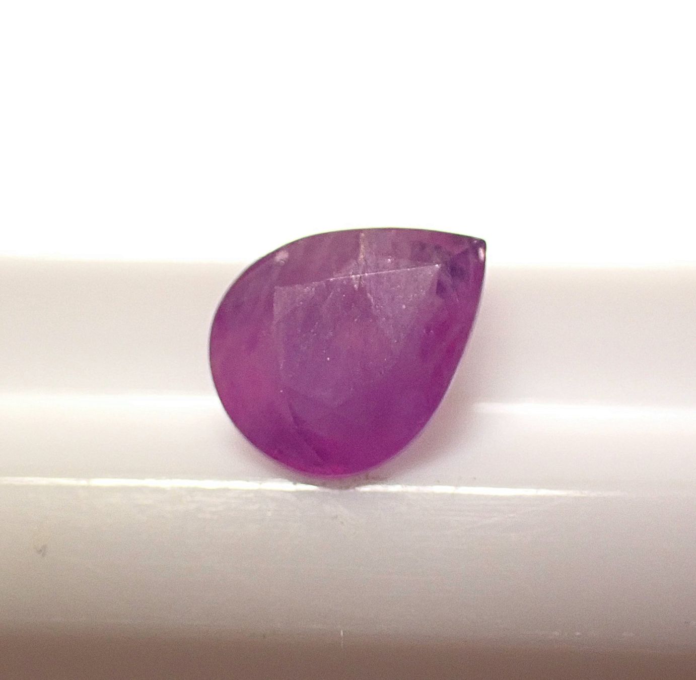 Pietre preziose: Violett Pinker Saphir 2.18 ct. mit GFCO Zertifikat – Nuovo e nell'imballaggio originale da Zürich venduto da GOS08 1