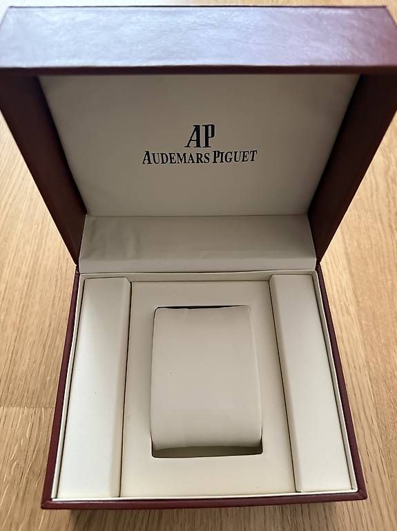 Scatole porta orologi: Coffret montre Audemars Piguet état irréprochable – Nuovo e nell'imballaggio originale da Neuchâtel venduto da sky_flb7 1