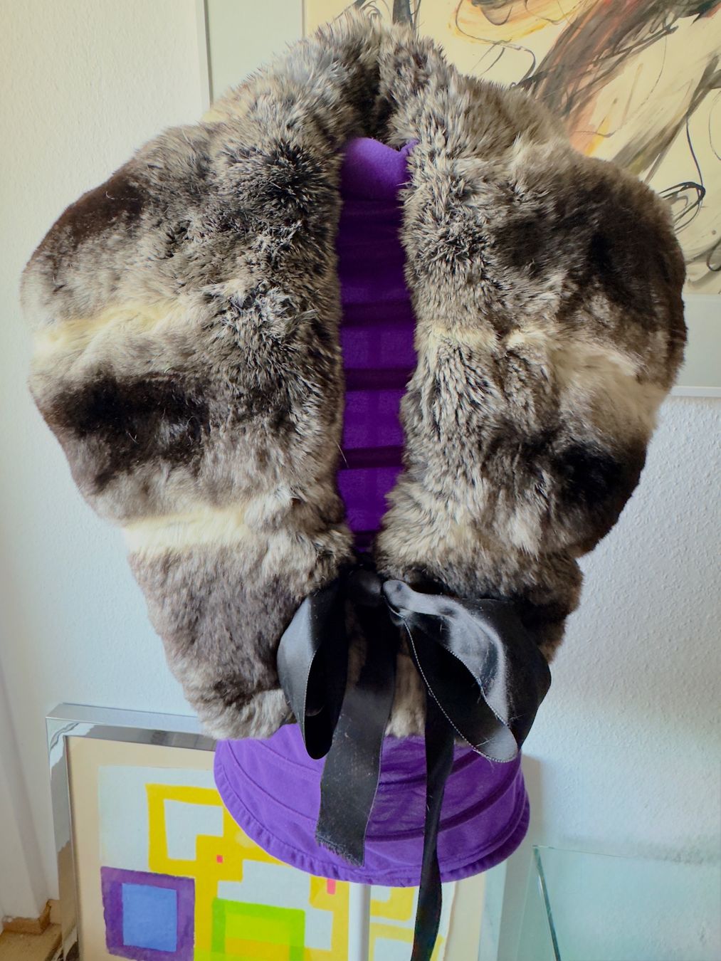 Copricapi, berretti & cappellini: Chinchilla Fur Hat With Pom Pom & matching Collar – Nuovo (secondo la descrizione) da Birsfelden venduto da Brut 5