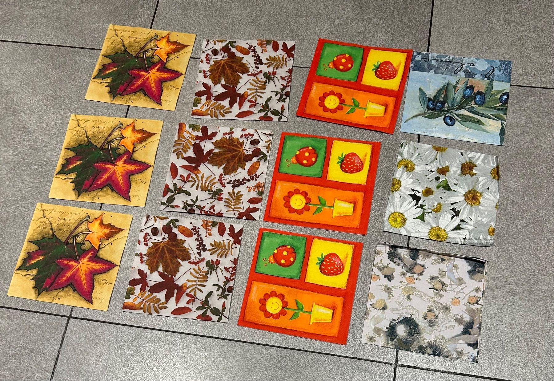 Servietten: 12 Servietten fleurs et feuilles - lot 5 – Neu (gemäss Beschreibung) aus Arbedo von nadia1973
