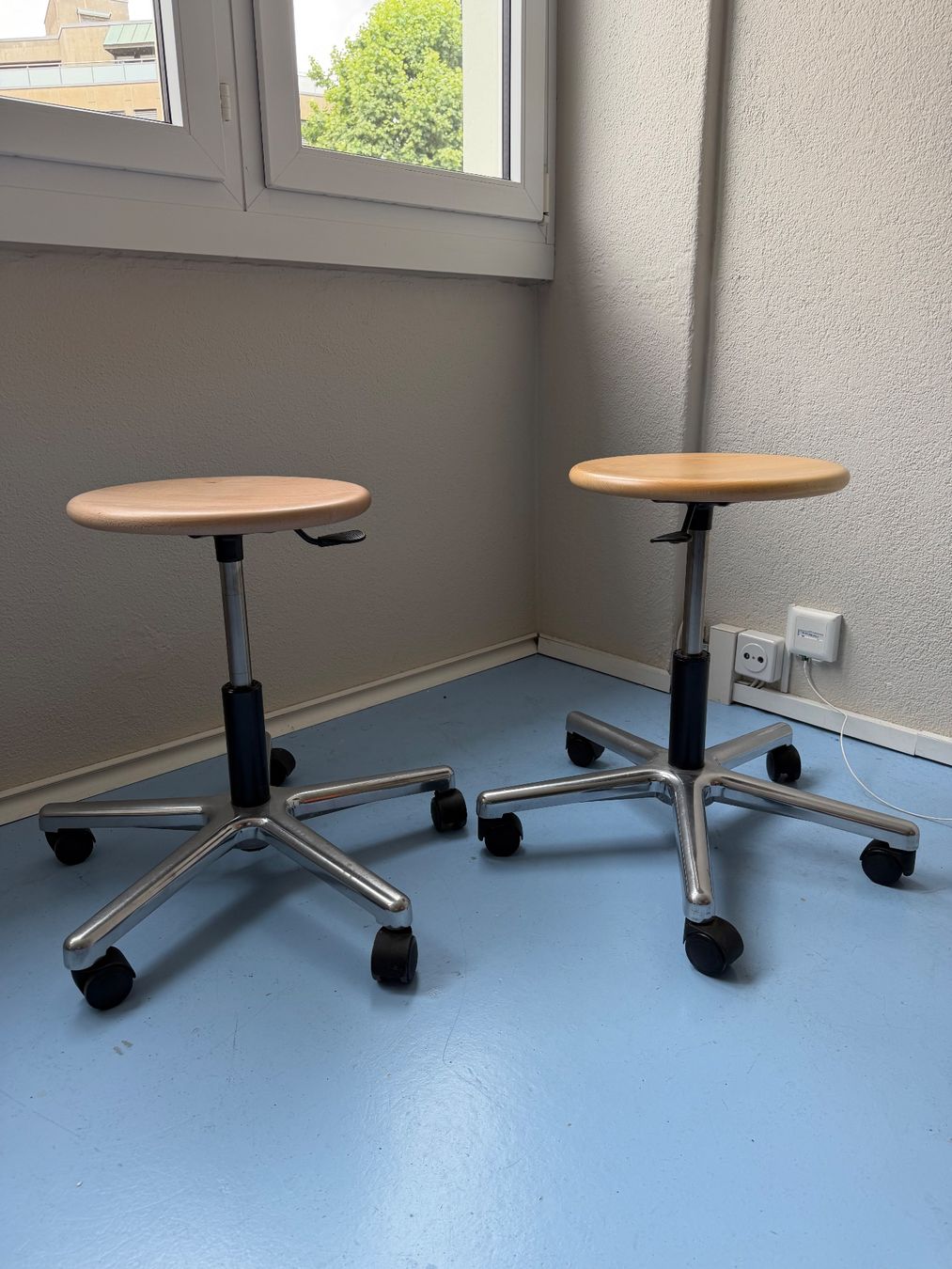 Hocker: Hocker - 2 Stück – Gebraucht aus Zürich von mar_hs6l