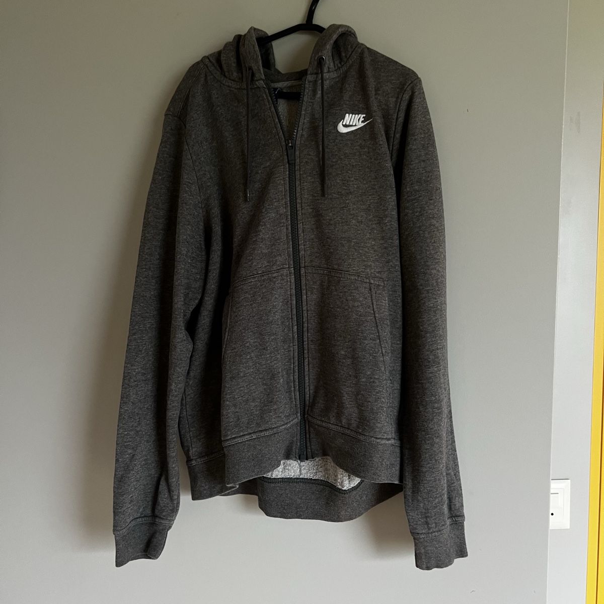 Nike Giacche: Graue Nike Sport Jacke  – Usato da Chur venduto da noe_mh8b
