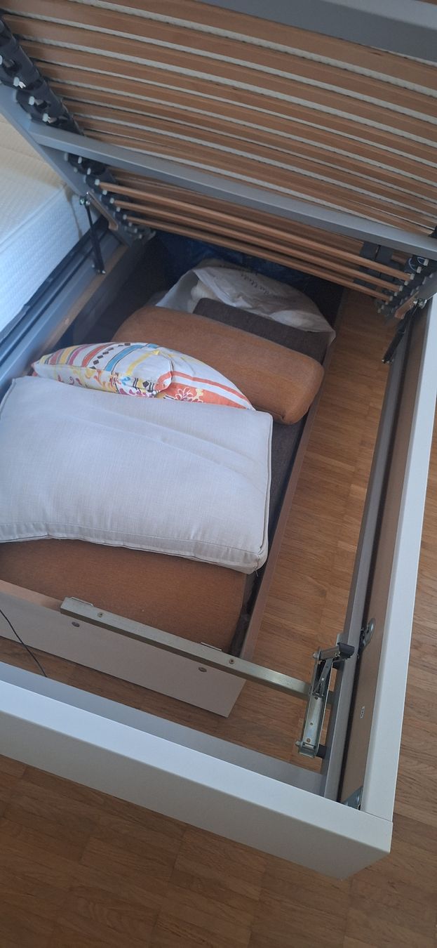 Betten: Bett mit Nachttische 180cm – Gebraucht aus Russikon von sofia2011 2