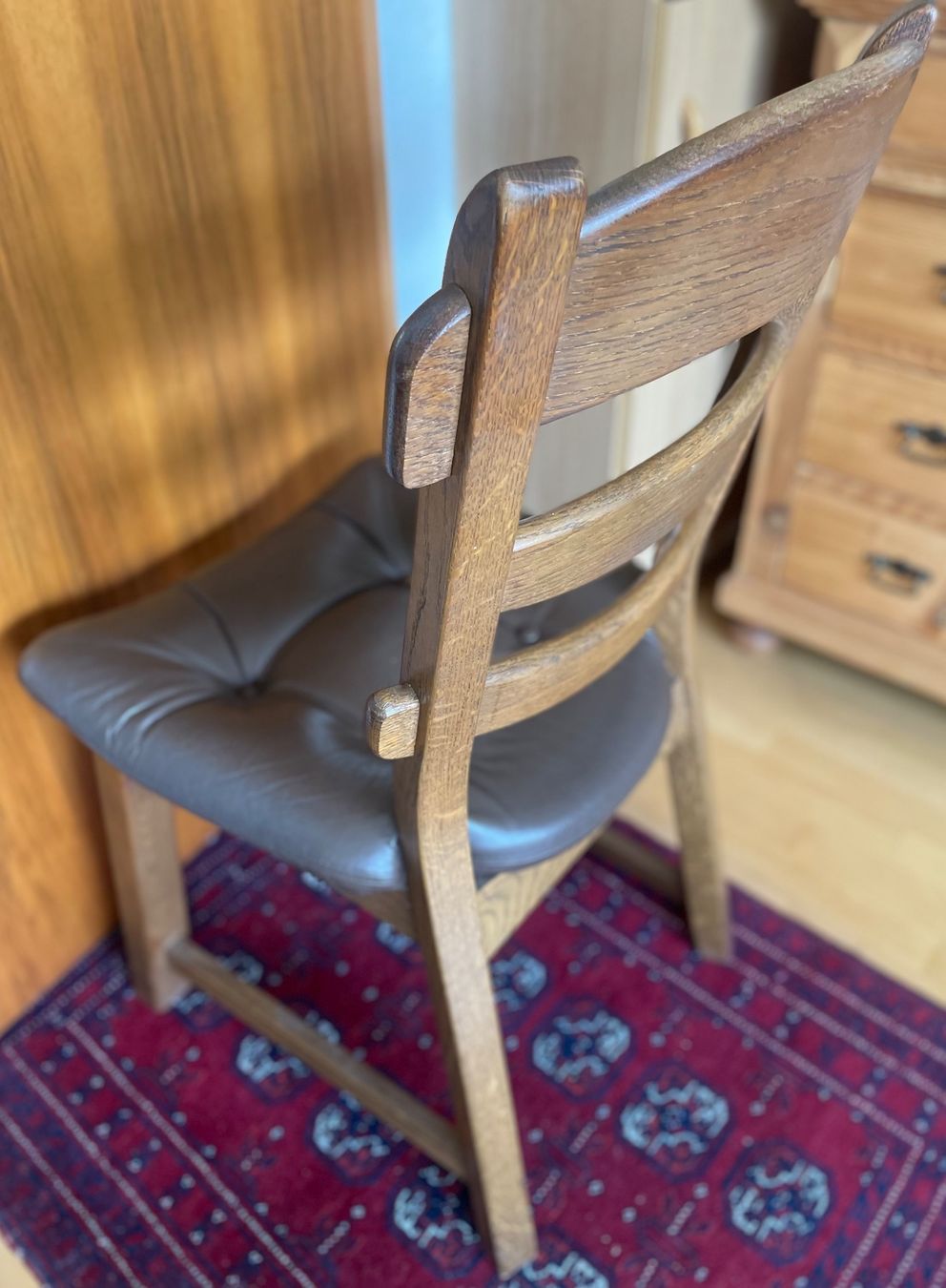 Stühle: Robuste Eichen Holzstühle mit Lederkissen - Top Zustand! – Neu (gemäss Beschreibung) aus Volketswil von rubin74 3