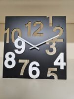 Wand-Uhr in modernem schwarz-weiss Design