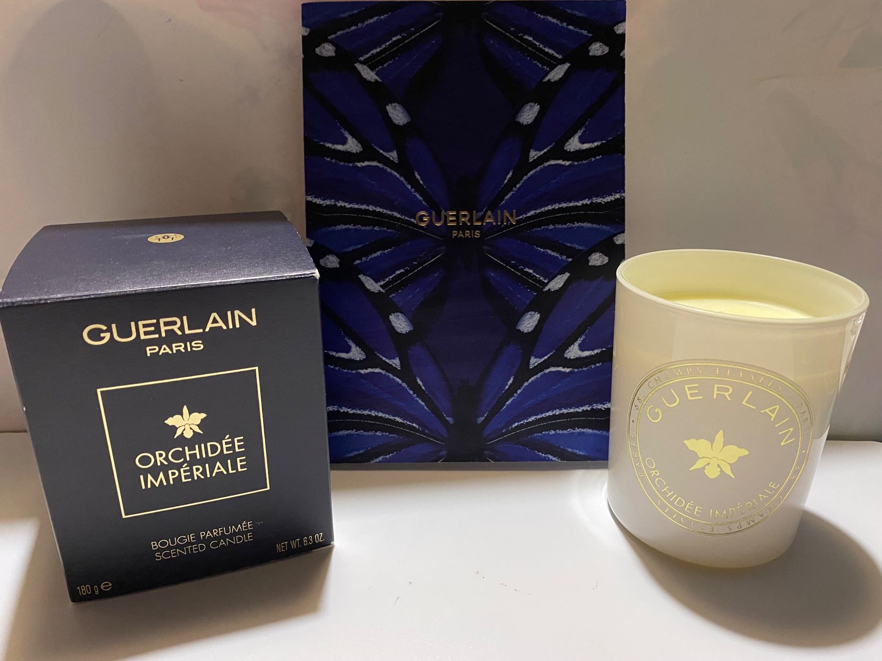 Guerlain Candele: Bougie parfumée et cahier Guerlain – Nuovo e nell'imballaggio originale da Bouveret venduto da wes_7zll