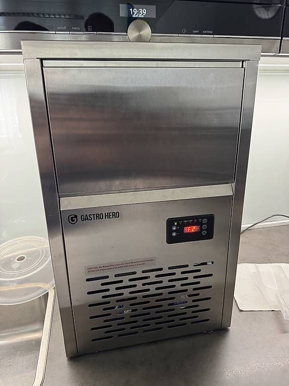Appareils de cuisine: Eiswürfelmachine – D'occasion à Romanshorn par est_j7gj