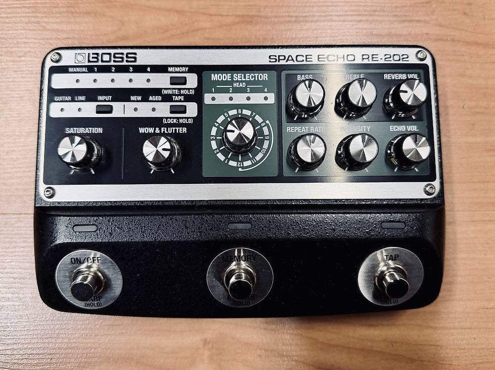 Boss Musikinstrumente: Boss RE-202 Space Echo - Delay/Reverb – Neu (gemäss Beschreibung) aus Basel von aophkes