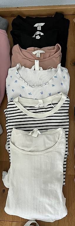 Kleiderpakete: Umstandsmode Stillkleider Paket M – Gebraucht aus Eschenz von BeHappyandSpreadlove 1