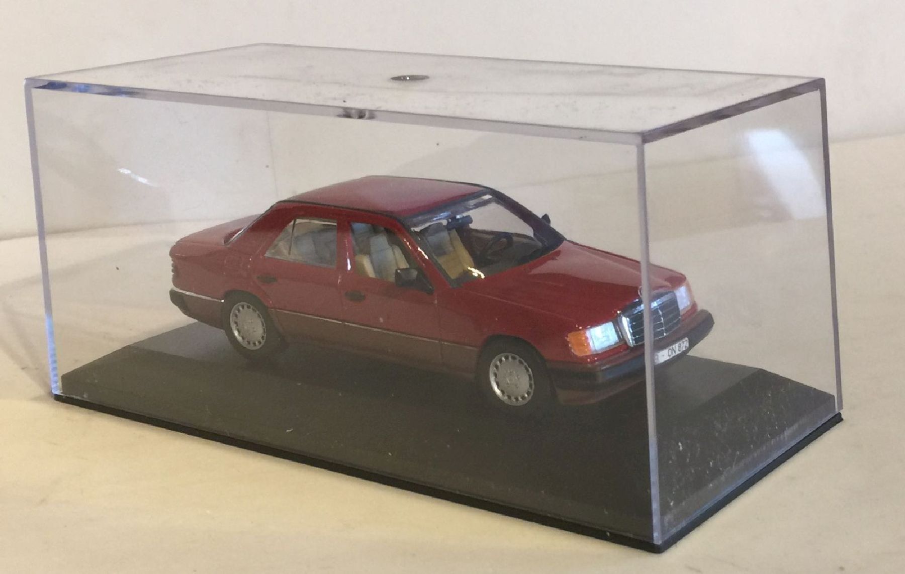 Minichamps Modellini d'auto: MINICHAMPS  Mercedes-Benz 230E – Usato da Sonceboz-Sombeval venduto da Decolove 5