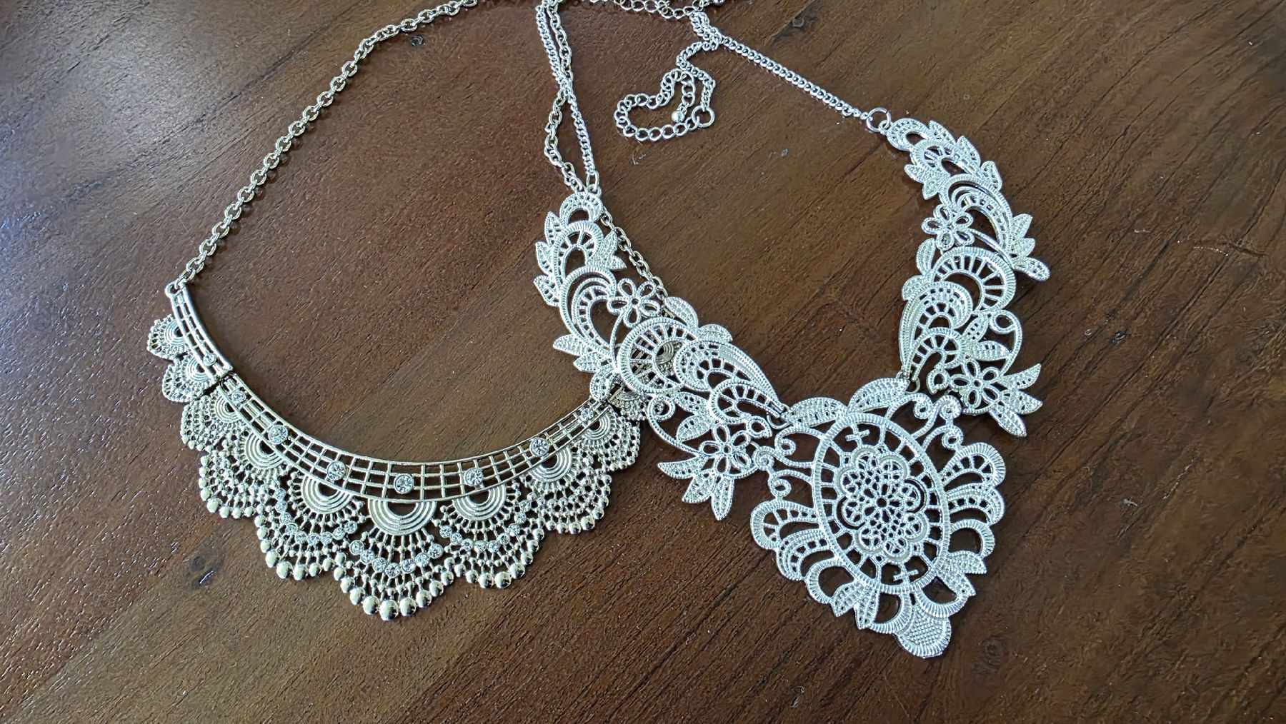 Ketten: 2 wunderschöne Ketten – Gebraucht aus Basel von abo_xbd2