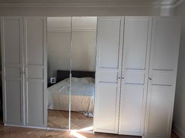 Grande armoire blanche avec portes miroir - tres bon etat