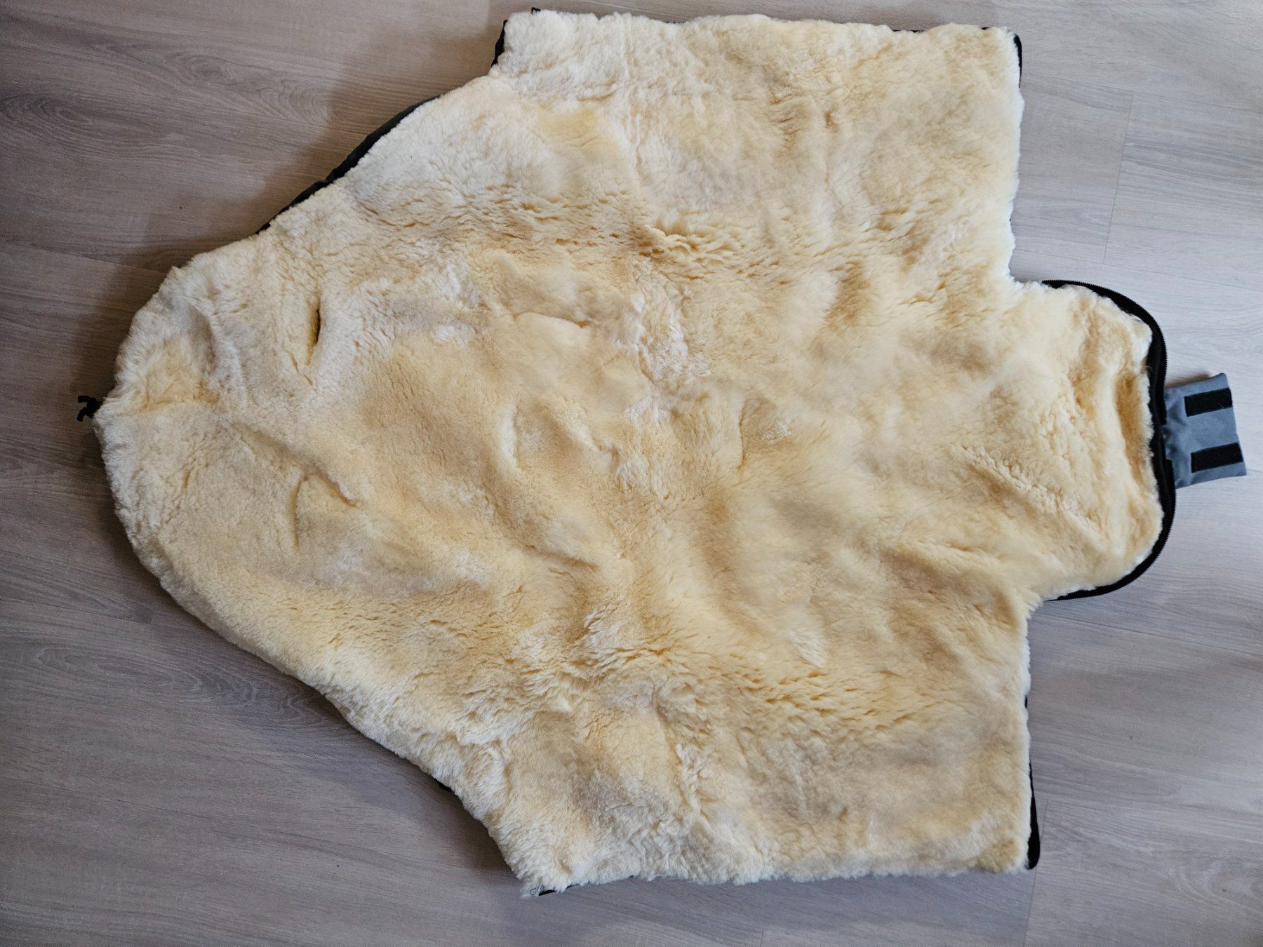 Schlafsäcke: Fusssack Grau mit Lammfell Innenfutter und Reisverschluss – Gebraucht aus Lupfig von Jelindrea0 1