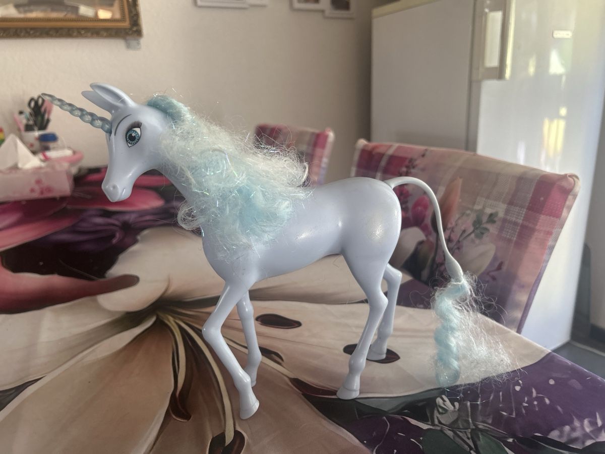 Spielzeuge: Spielzeug Einhorn blau Spielzeugfigur – Gebraucht aus Mühledorf SO von Dania77