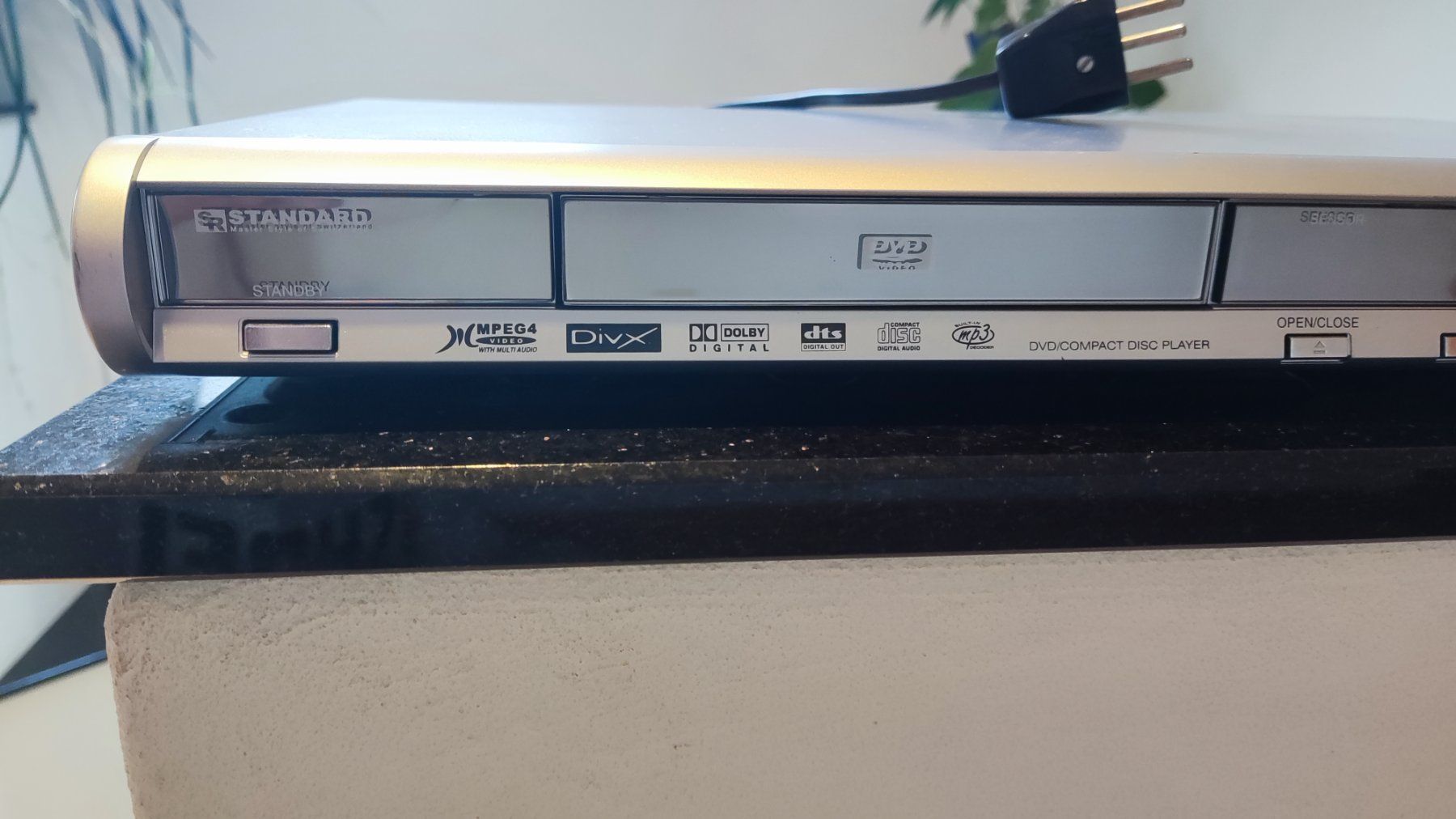 Tous les DVDs: STANDARD DVD-Player - Zuverlässige Unterhaltung – D'occasion à Schongau par Retro_Shop 1