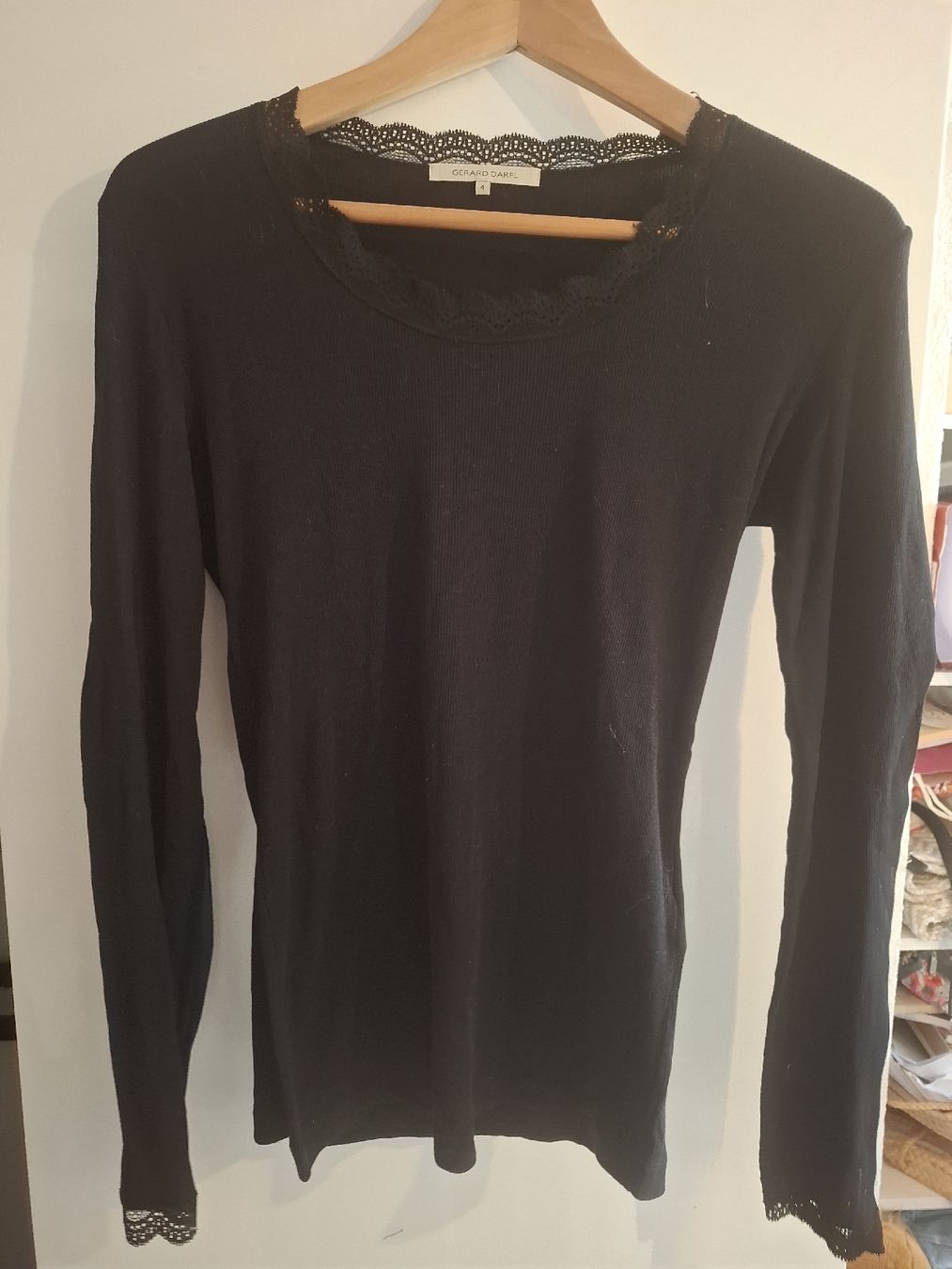 Gérard Darel Tops: Top Gérard Darel – D'occasion à Choex par Papillons
