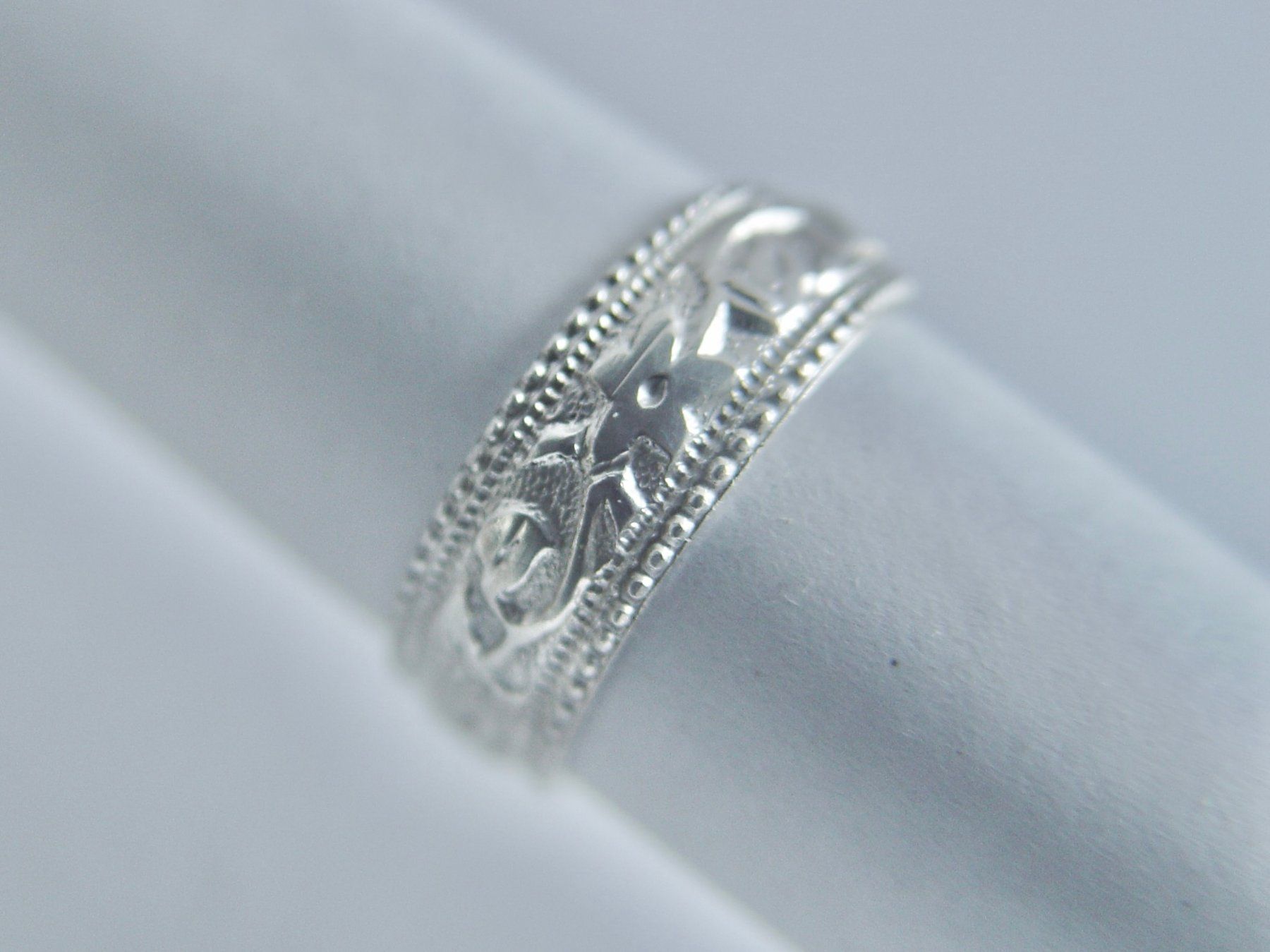 Bagues: Vintage Silberring mit Blumen-Muster, Silber 925 – D'occasion à Henggart par gernli