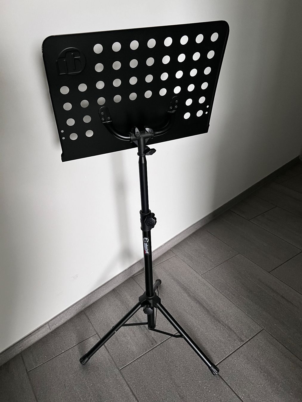 Supporti per strumenti musicali & leggii: Notenständer Adam Hall – Usato da Besenbüren venduto da Moonbeam 2