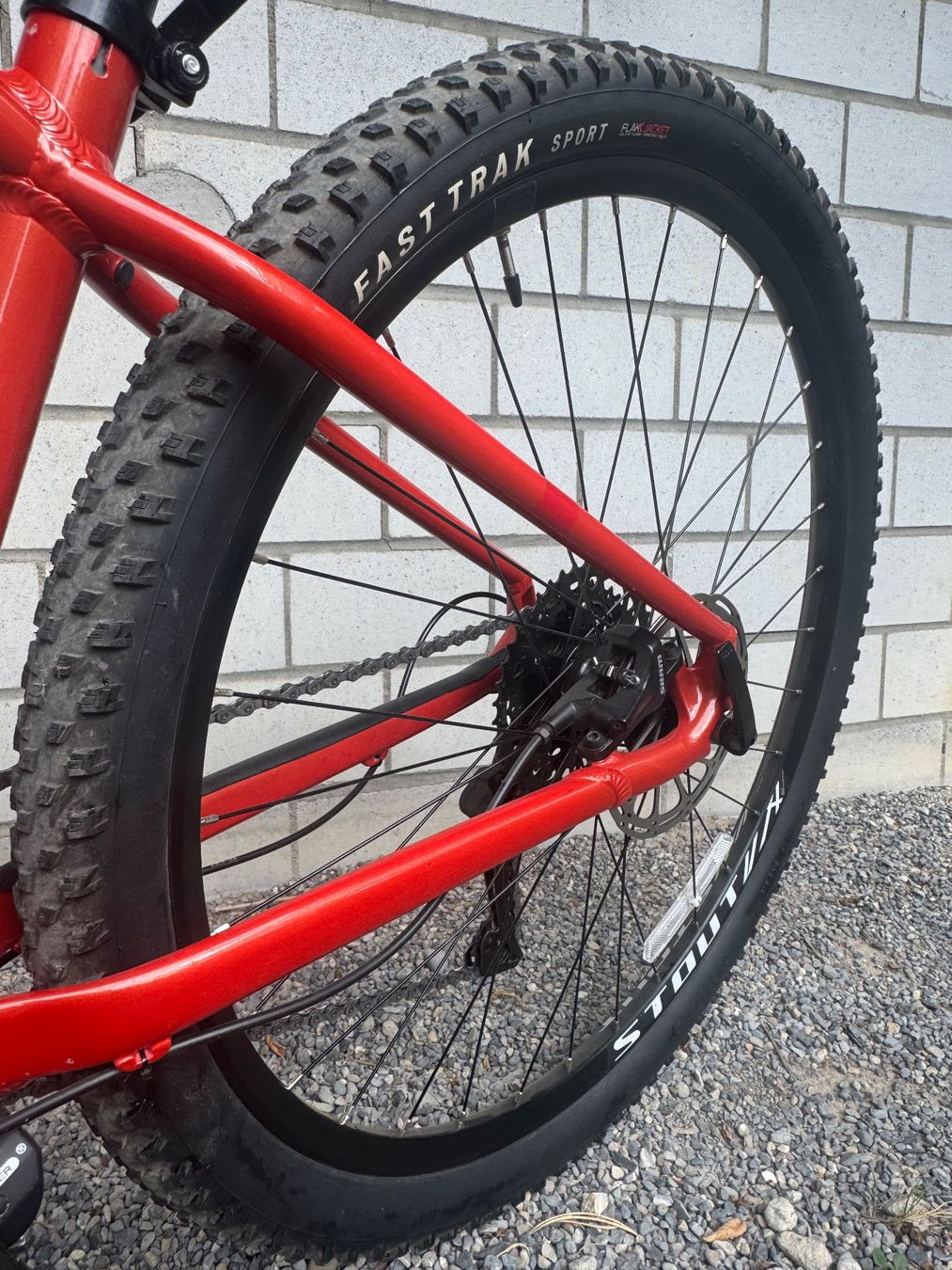 Specialized Vélos: Mountainbike Specialized Rockhopper – D'occasion à Hünenberg par fightlady 2