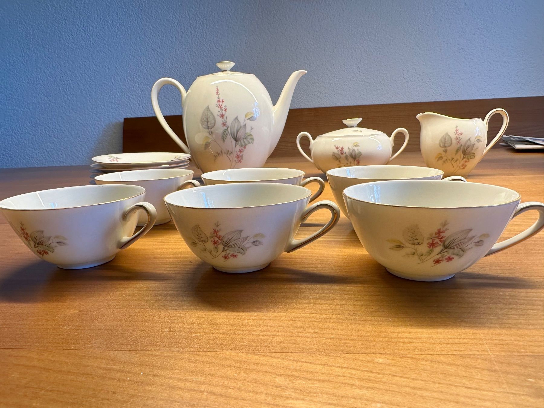 Geschirrsets: Kaffeeservice mit Blumenmuster – Gebraucht aus Bülach von Jubet 3